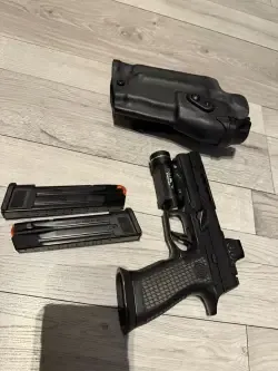 Sig Sauer P320 Spectre Comp + kolimator + latarka + kabura SAFARILAND