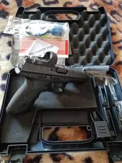 Beretta APX + kabura Kydex
