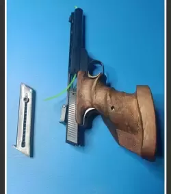 Sprzedam pistolet Browning fn 150 22lr. Pistolet tarczowy, w dobrym stanie, jeden magazynek.