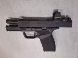 Sprzedam pistolet Springfield HS 11Pro. Przelot około 350. W zestawie: kolimator Defender CCV, magazynek 15 nab., kabura apendix.