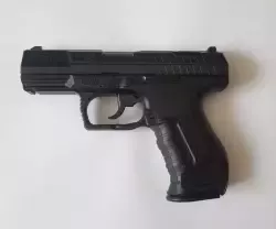 Walther P99. Wraz z oryginalną walizką, dwoma magazynkami, dokumentami oraz fabryczną tarczę z przystrzelania.