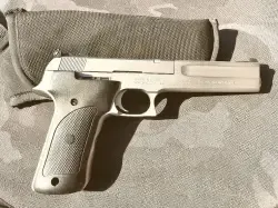 SMITH & WESSON MODEL 2206, kaliber .22 LR