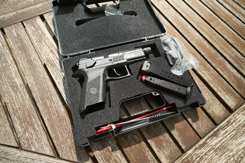 Sprzedam pistolet CZ P07 SR + ulepszone sprężyny Eemann Tech Springs + 3 magazynki, dwa razy na strzelnicy.