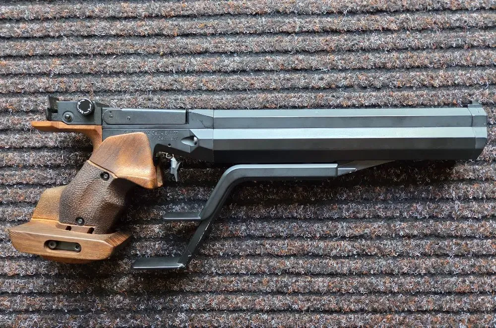 Pistolet Match FWB Feinwerkbau 102 Chwyt uniwersalny od S do XL