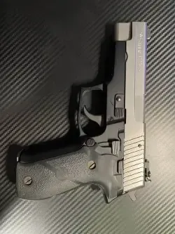 Pistolet SIG SAUER P226 +2 magazynki i kabura