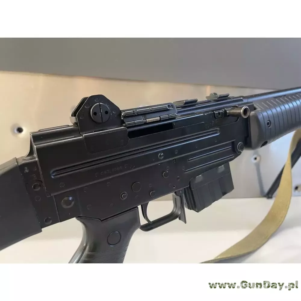karabinek-samopowtarzalny-beretta-ar70-sport-kal-222-rem-3.jpg