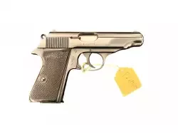 Sprzedam pistolet Walther PP z pudełkiem, 2 magazynki | Stan bardzo dobry. Mechanizm spustowy DA/SA oraz wbudowany bezpiecznik.