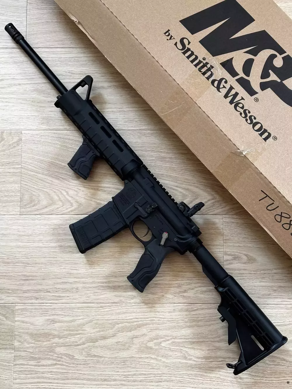 Sprzedam karabinek S&W M&P 15 Sport II .223/5,56 + spust Triggertech + dodatki i ulepszenia. Przebieg ok. 700 naboi. Stan idealny.