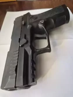 Sprzedam pistolet Sig Sauer P320 XCOMPACT kal. 9x19. Jak nowy, na strzelnicy max do 150 - 200 naboi.