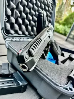 Alien Performance + dodatkowy zamek Retro (Zestaw). Wszystko w zestawie na jedną promesę! Pistolet w idealnym stanie. 