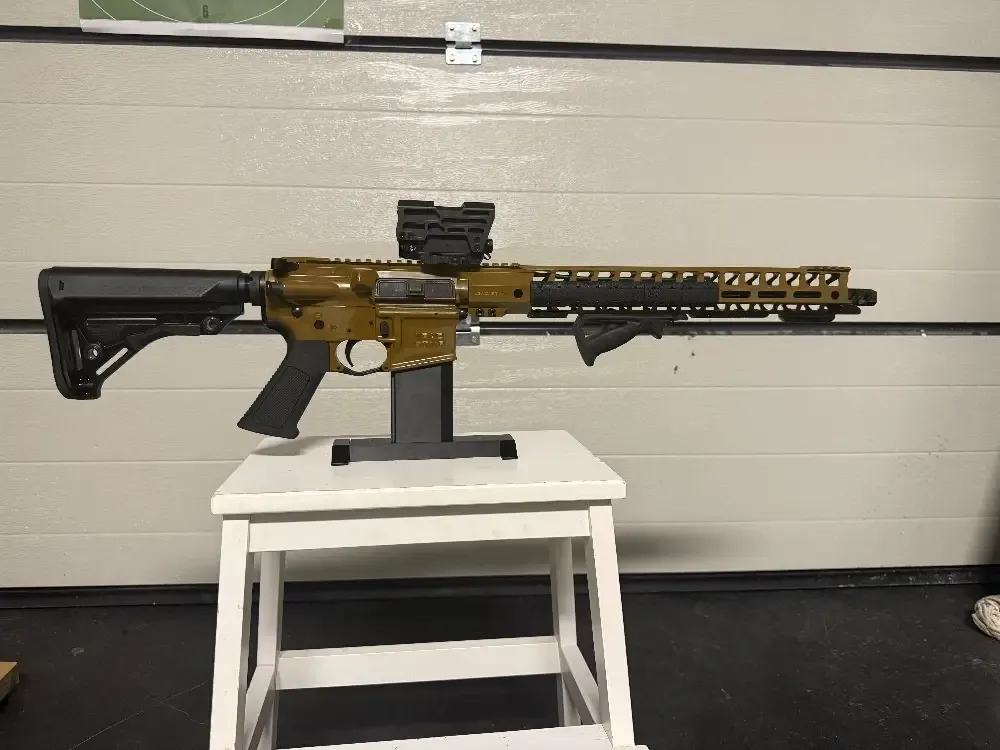 Karabin AR-15 Lead Star Arms kal 5.56x45/.223rem Wylde, model GRUNT, Lufa 16’’, kolor FDE