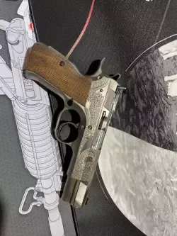 Sprzedam Pistolet Tanfoglio stan kolekcjonerski mało używany max przebieg 200 nab z stali nierdzewnej 