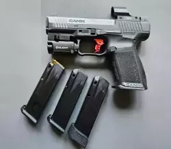 Sprzedam pistolet CANIK METE SF. Dodatkowo: spust FREEDOMSMITH, koli BUL ARMORY, latarka OLIGHT, kabura. 3 magazynki.