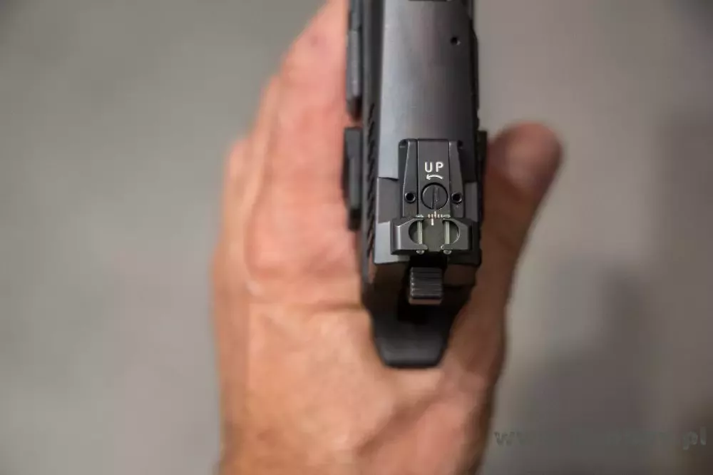 GMCR9423.jpg