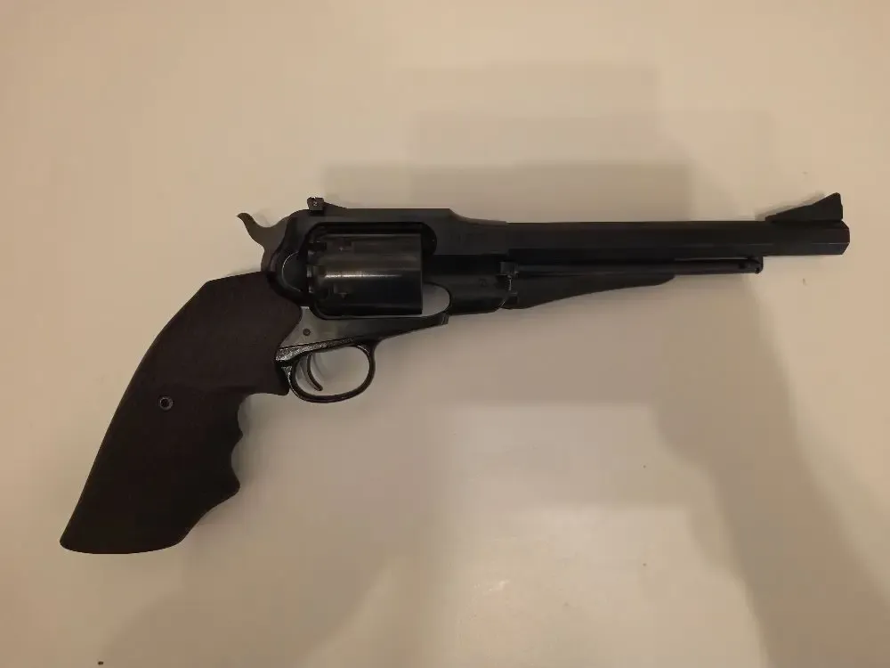 Sprzedam czarnoprochowy rewolwer Remington 1858 8" TARGET UBERTI. 
Polerowany spust, dębowa okładzina. Gratisy!!! KRAKÓW 