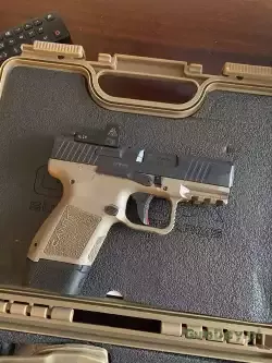 Canik MC9 z kolimatorem