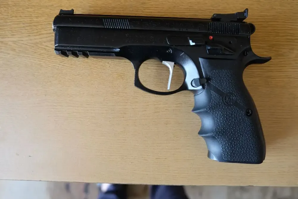 Sprzedam pistolet CZ SP-01 Shadow. Pistolet w idealnym stanie bez otarć i śladów używania.
