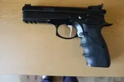 Sprzedam pistolet CZ SP-01 Shadow. Pistolet w idealnym stanie bez otarć i śladów używania.