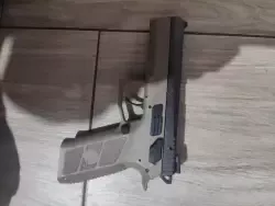 Sprzedam pistolet CZ P-09 FDE, 9mm, jak Nowa, nalot max 100 kulek