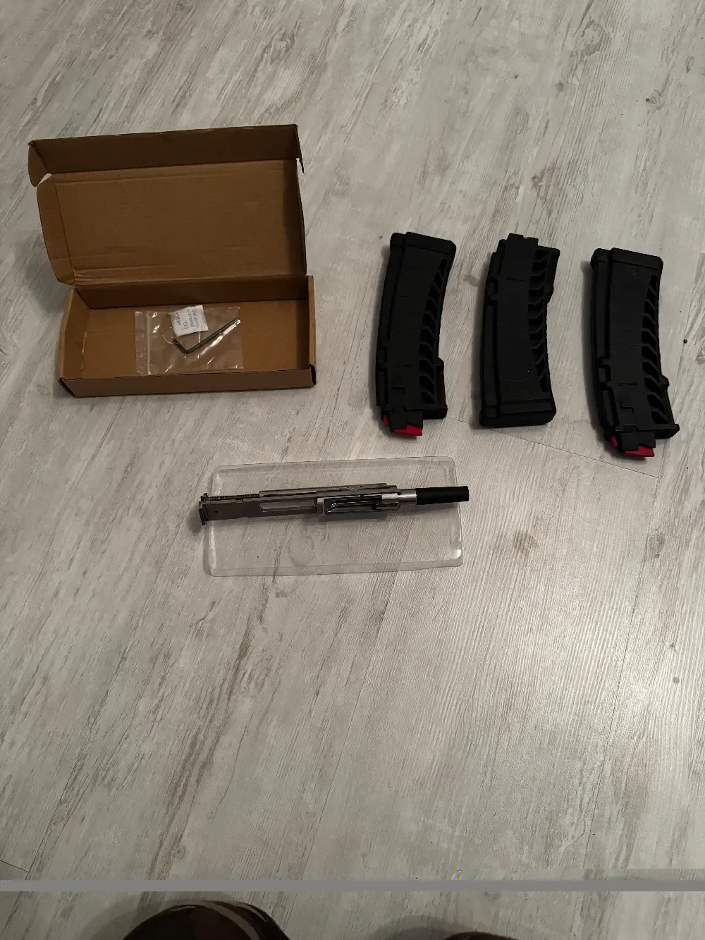 Sprzedam konwersje do AR15  prawie nowa wystrzelona 100szt amonicji  cena 1500zl  plus 3 magazynki po 50zl za szt 