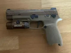 Sig Sauer P320 M17 + latarka Olight + kabura QLS SLS