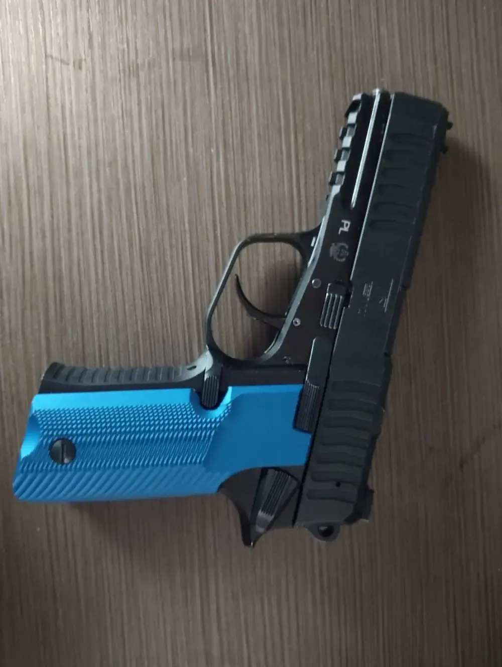 Sprzedam pistolet ViS 100 M1 wyprodukowanego w 2020 roku