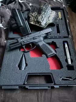 Sprzedam pistolet AHSS FX 9 KOR, w idealnym stanie, z kaburą, wystrzelił ok. 100 szt. amunicji.