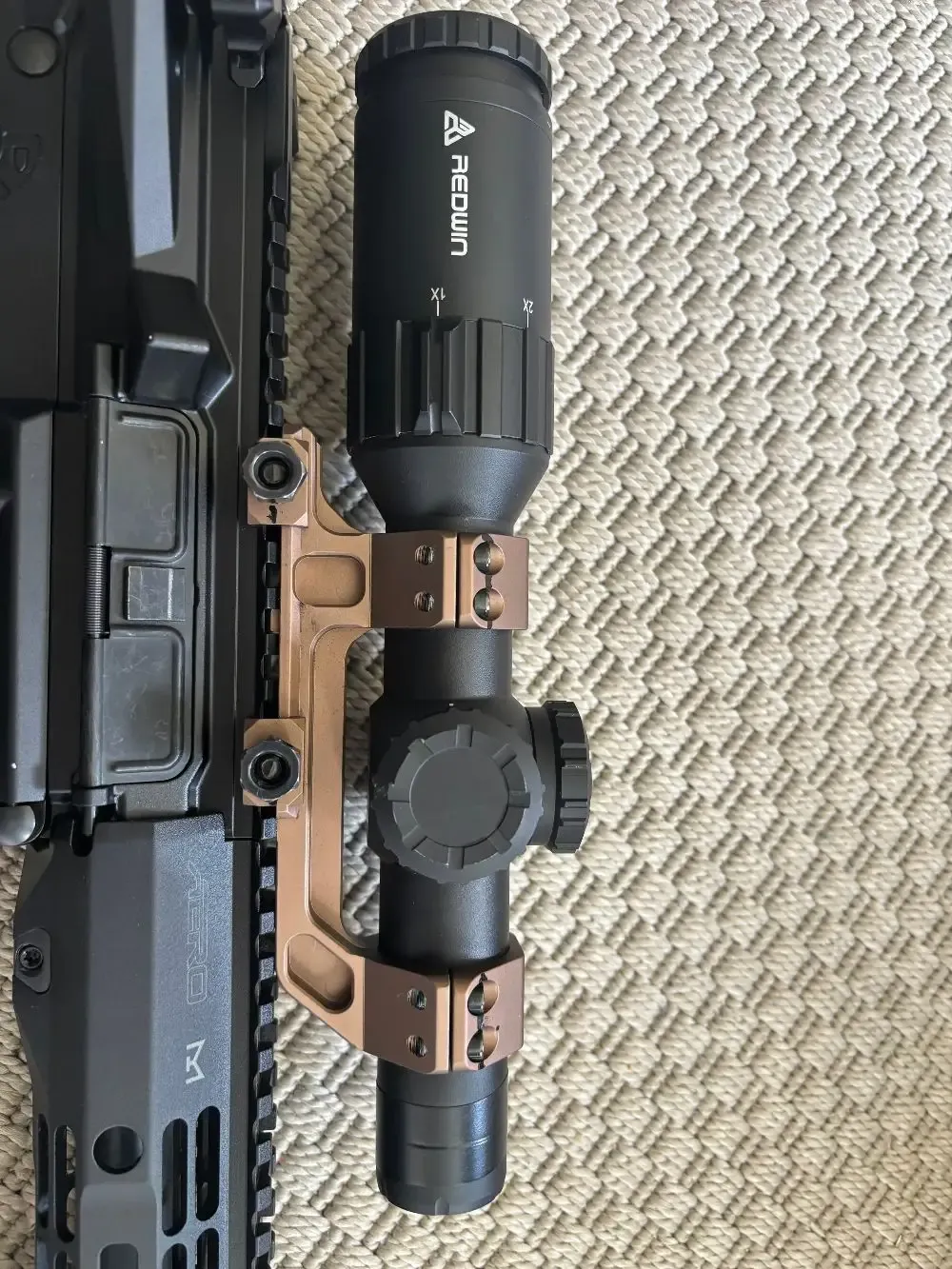 Luneta biegowa Redwin SCARLET 1-6×24 SFP CZARNA RW10 z montażem Vector Optics Extended AR Mount - 30 mm FDE