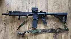 KARABINEK DANIEL DEFENSE DD4 M4A1 RIS III FDE. Wraz z osprzętem Vortex. Zakup 03.23r. Przestrzał 300szt amunicji. Do negocjacji.