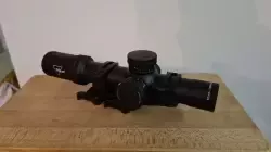 Luneta Trijicon Credo 1-8x28 MRAD. Używana okazjonalnie. W pełni sprawna. Podświetlenie w kolorze zielonym i czerwonym.