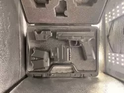 Pistolet Springfield XD9 kalibru 9x19 mm - w  bardzo dobrym stanie, z akcesoriami i pudełkiem