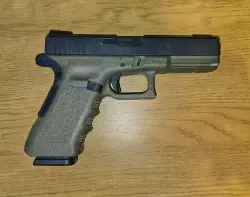 Glock 17 olive gen 3 (podobno najlepsza), zadbany, doinwestowany, od pierwszego właściciela, kupiony do tarczy i do "mania"