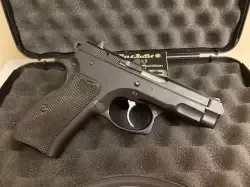 Sprzedam Pistolet CZ 75 Compact. Wersja SA/DA, pistolet w bardzo dobrym stanie technicznym, większość czasu przeleżał w szafie.