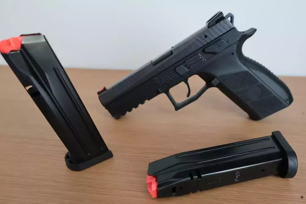 Pistolet Cz P-09 stan idealny, jeszcze na gwarancji, wymieniona muszka na światłowodową.