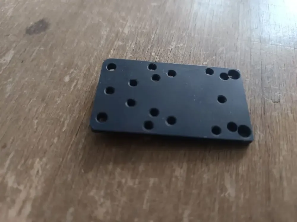 Płytki pod koli (chyba glock).
Taka lub taka po 20zł ;)