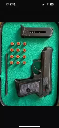 Pistolet p-64