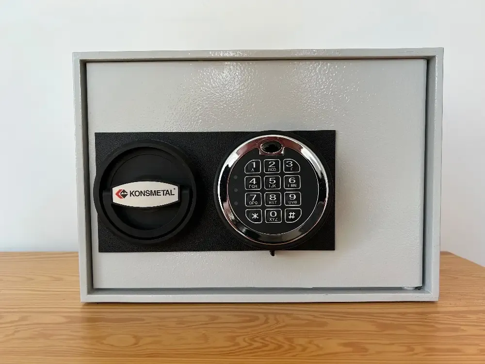 Sejf na broń krótka z zamkiem cyfrowym firmy Konsmetal w klasie S 1