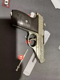 Sprzedam Pistolet Sig Sauer P232 SL praktycznie nie używany gratka dla kolekcjonera z stali nierdzewnej z grawerem w kal 32acp 