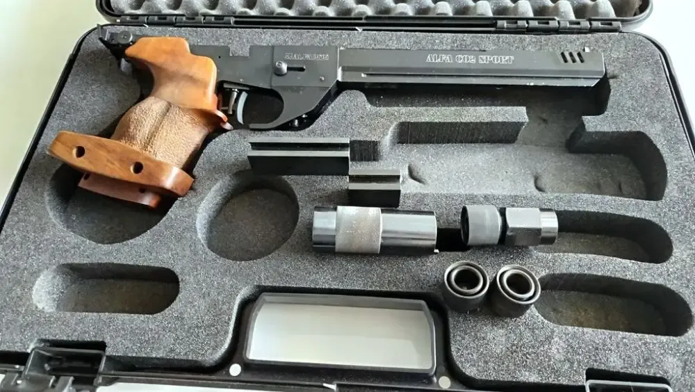 Pistolet pneumatyczny Alfa Sport CO2 z kompensatorem, kal. 4,5 mm, czarny