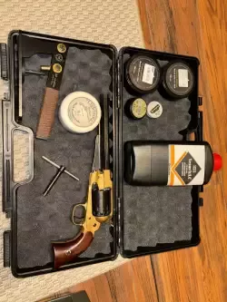 Zestaw - Rewolwer czarnoprochowy Remington Texas RGB44