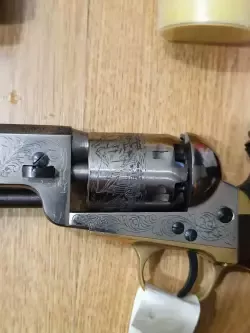 Pięknie grawerowany Rewolwer COLT NAVY YANKEE zestaw start