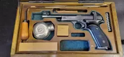 Kultowy pistolet sportowy MARGOLIN KALIBER 22LR, super okazja z oryginalną skrzynką. Zadbany w bardzo dobrym stanie technicznym.
