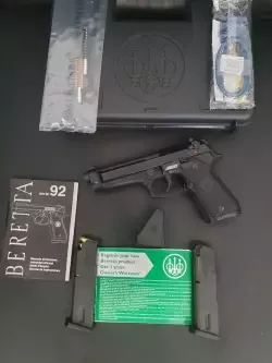 Sprzedam Pistolet BERETTA 92FS ITALY kal. 9x19 STAN JAK NOWY