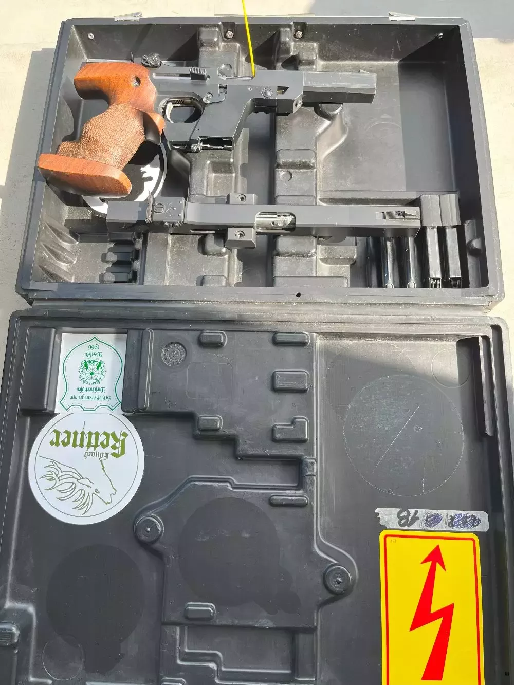 Sprzedam Pistolet Walther GSP kal. .22lr + konwersja na kal. .32S&W z oryginalną walizką i kluczem ampułowym do odkręcania lufy