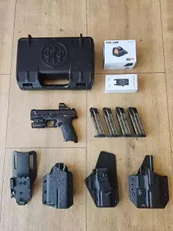 Sprzedam pistolet Beretta APX A1 z kolimatorem Holosun HS407C + latarka Olight Baldr Mini + 4 mag. + 3 kabury.