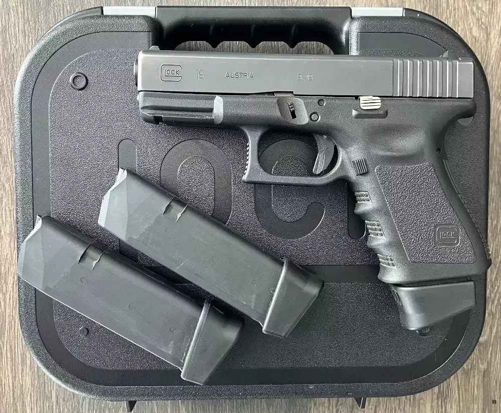 Glock 19 gen3 3x magazynki 15+2, walizka, opcjonalnie akcesoria. 