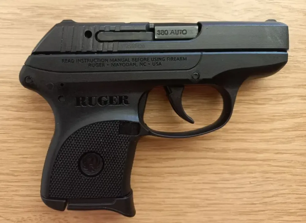 Pistolet Ruger LCP #3701 .380 AUTO/ACP 9x17mm jak nowy, w zestawie jak ze sklepu, na gwarancji. Idealny do pocket carry. R.2024