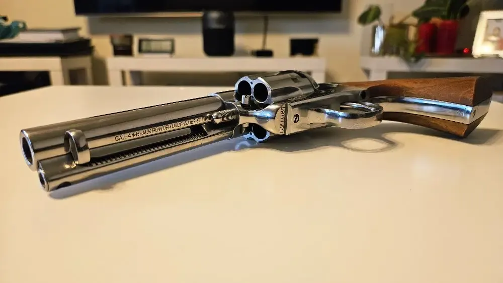 Custom Rewolwer czarnoprochowy Cattleman Hege Uberti 4,75 cala, polerowana stal, 2 bębny, kabury skórzane, dużo udoskonaleń