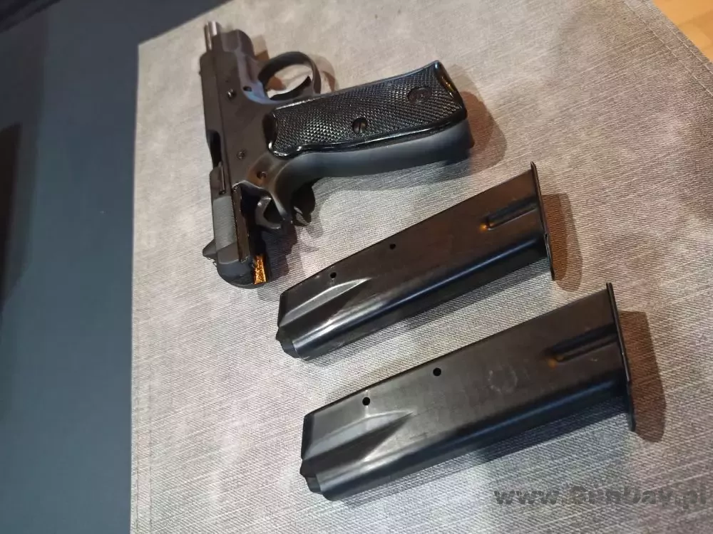 CZ75 - 02.jpg