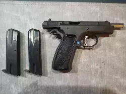 CZ75 - 01.jpg